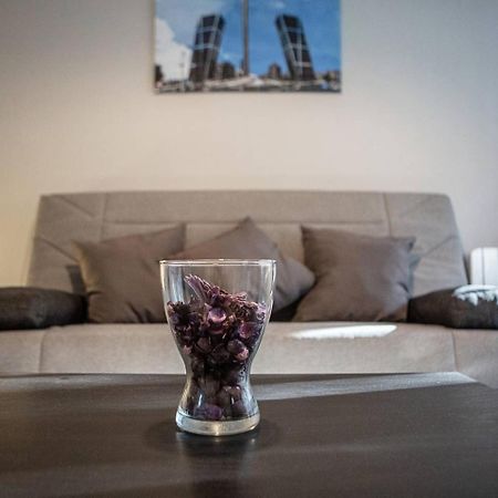 Lovely 3 Bedroom Apartment Next To Fuencarral Мадрид Экстерьер фото